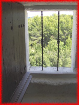 Une fenêtre du moulin d'Alphonse Daudet